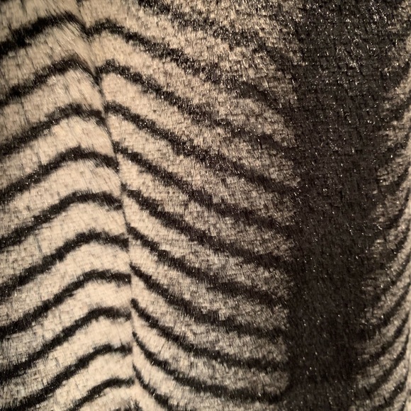 Faux Fur Lined Puffy Vest - Picture 6 of 8